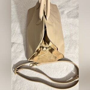 Elegant Anna Paola Cream Leather Bag with Gold Accents.